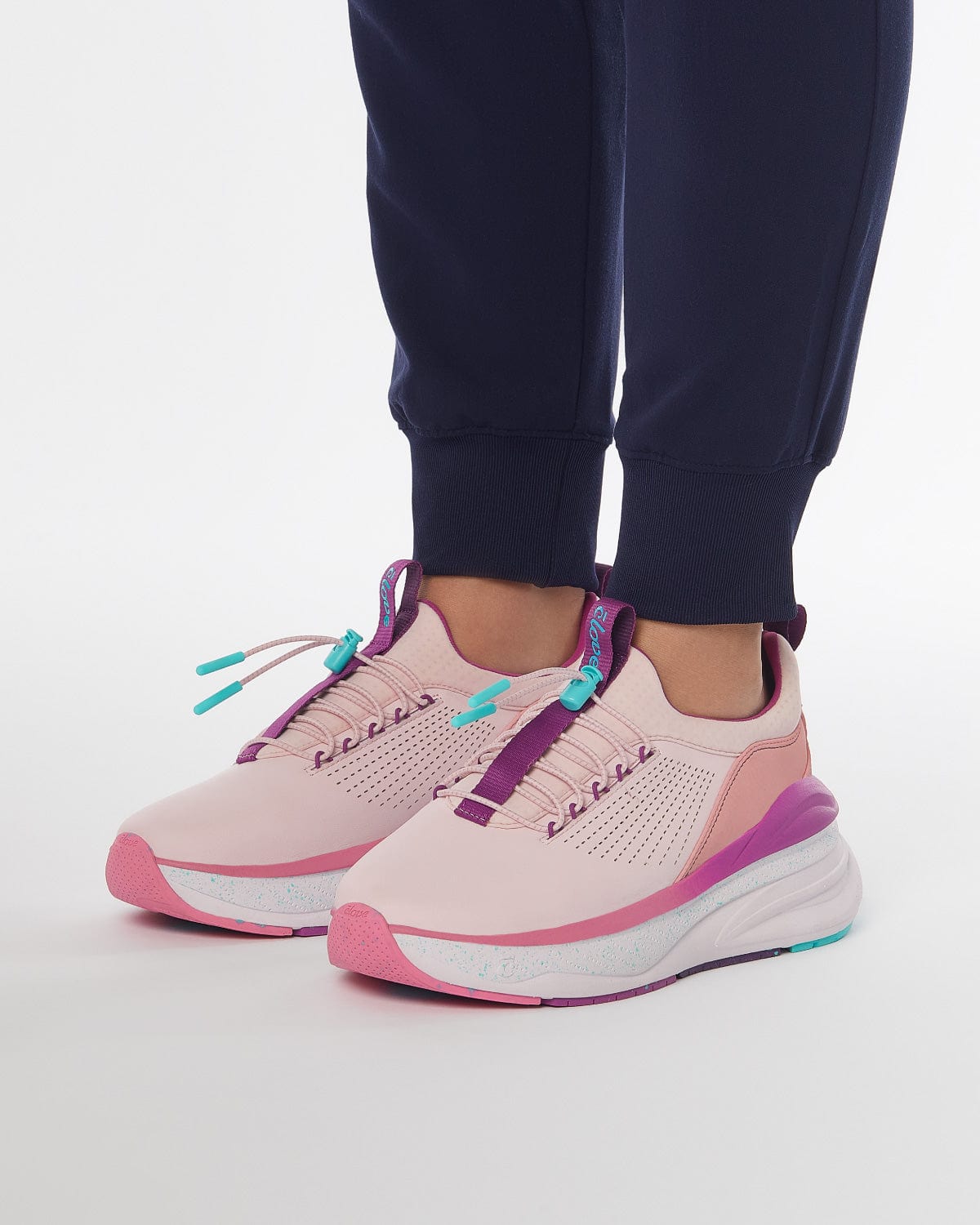 Forte-Light-Pink-Violet-White-5_Model_side_Front_View_White_Background_Comfy