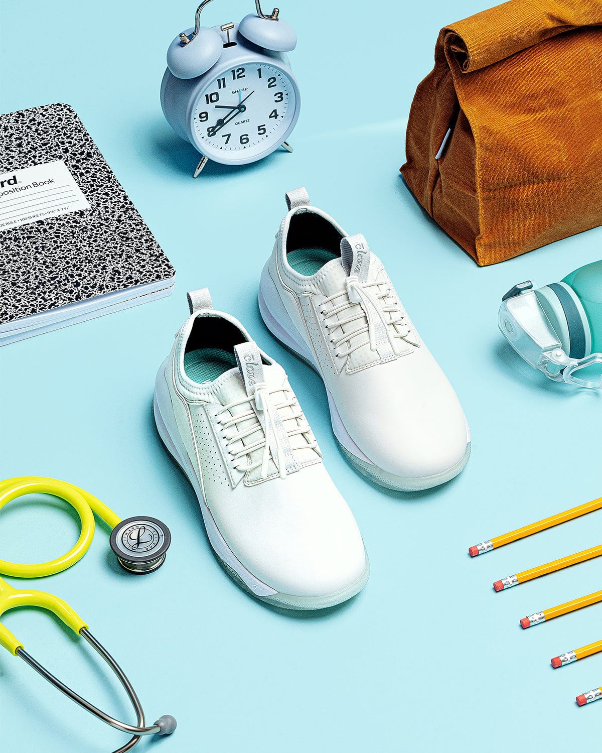 classic-brilliant-white_Action_Shot_Supplies_Blue_Background_Clarino_Material