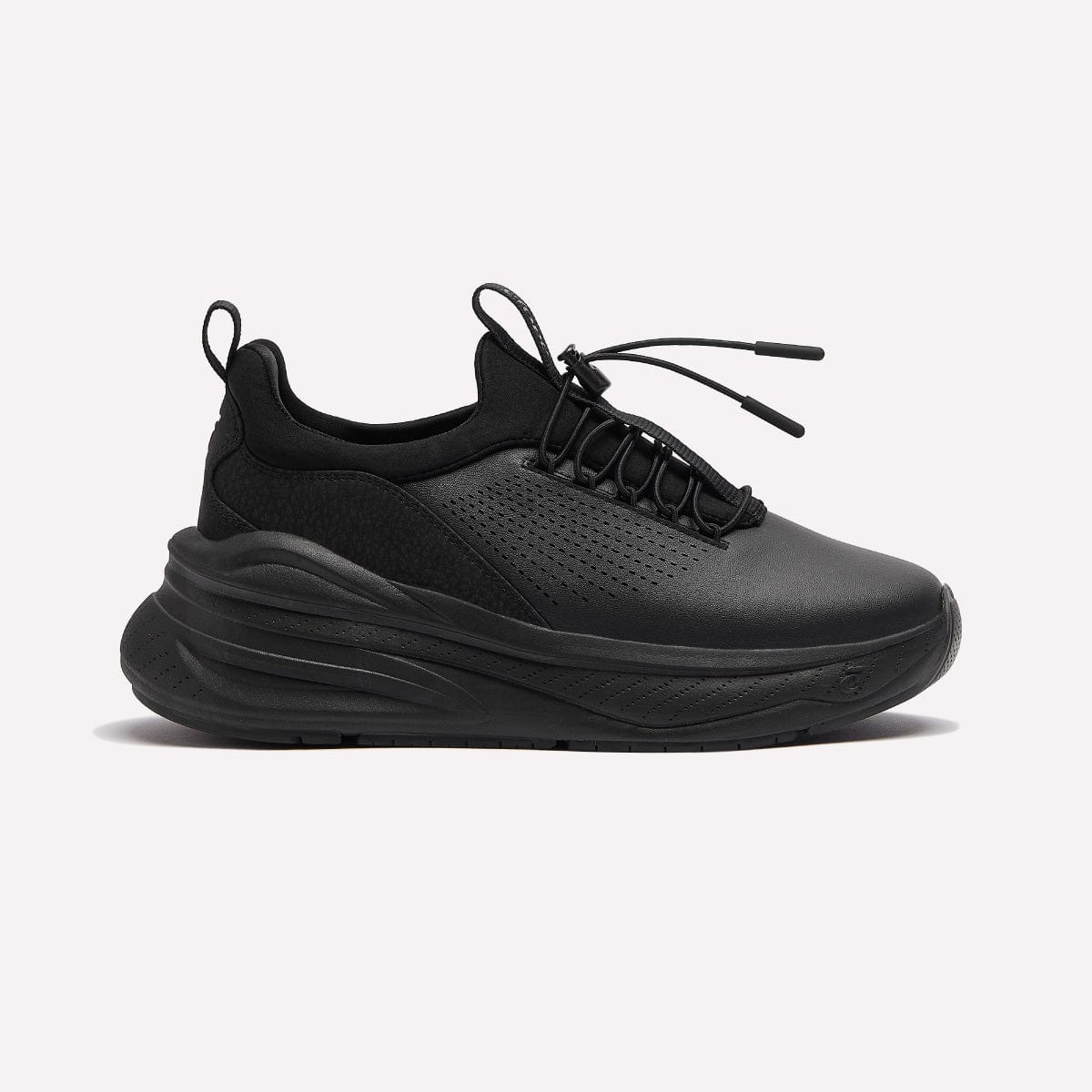 forte-all-black-option-Side_View_White_Background_Clarino_Material