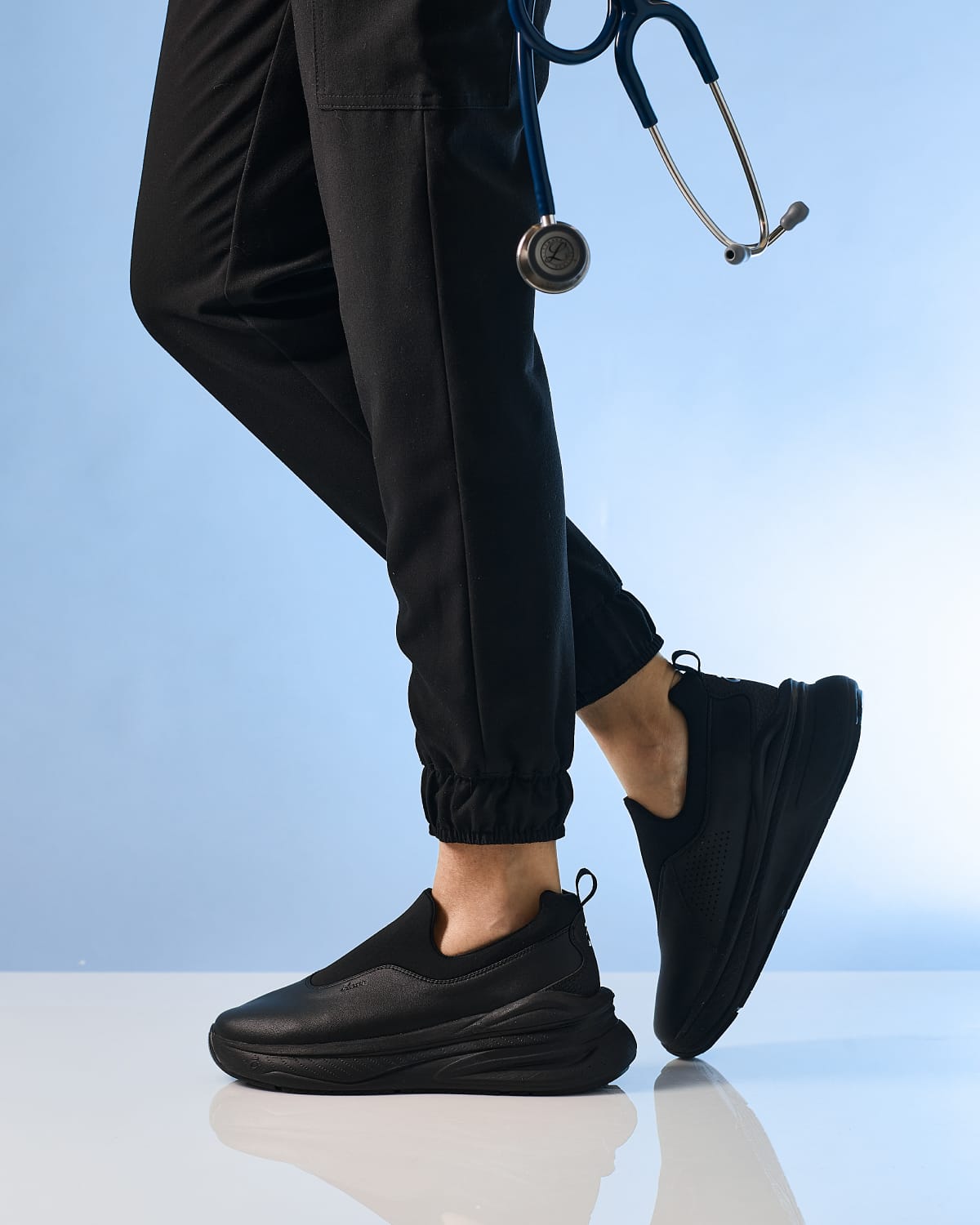 ona-all-black-option_Model_In_Use_No_Laces_Doctor