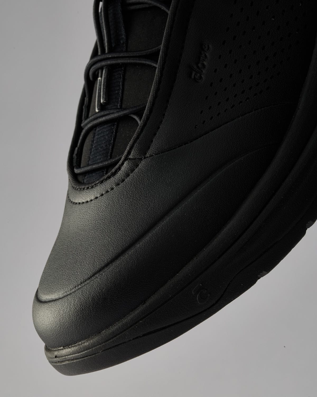 prima-all-black-option_Nose_View_Black_Clarino_Zoomed_In