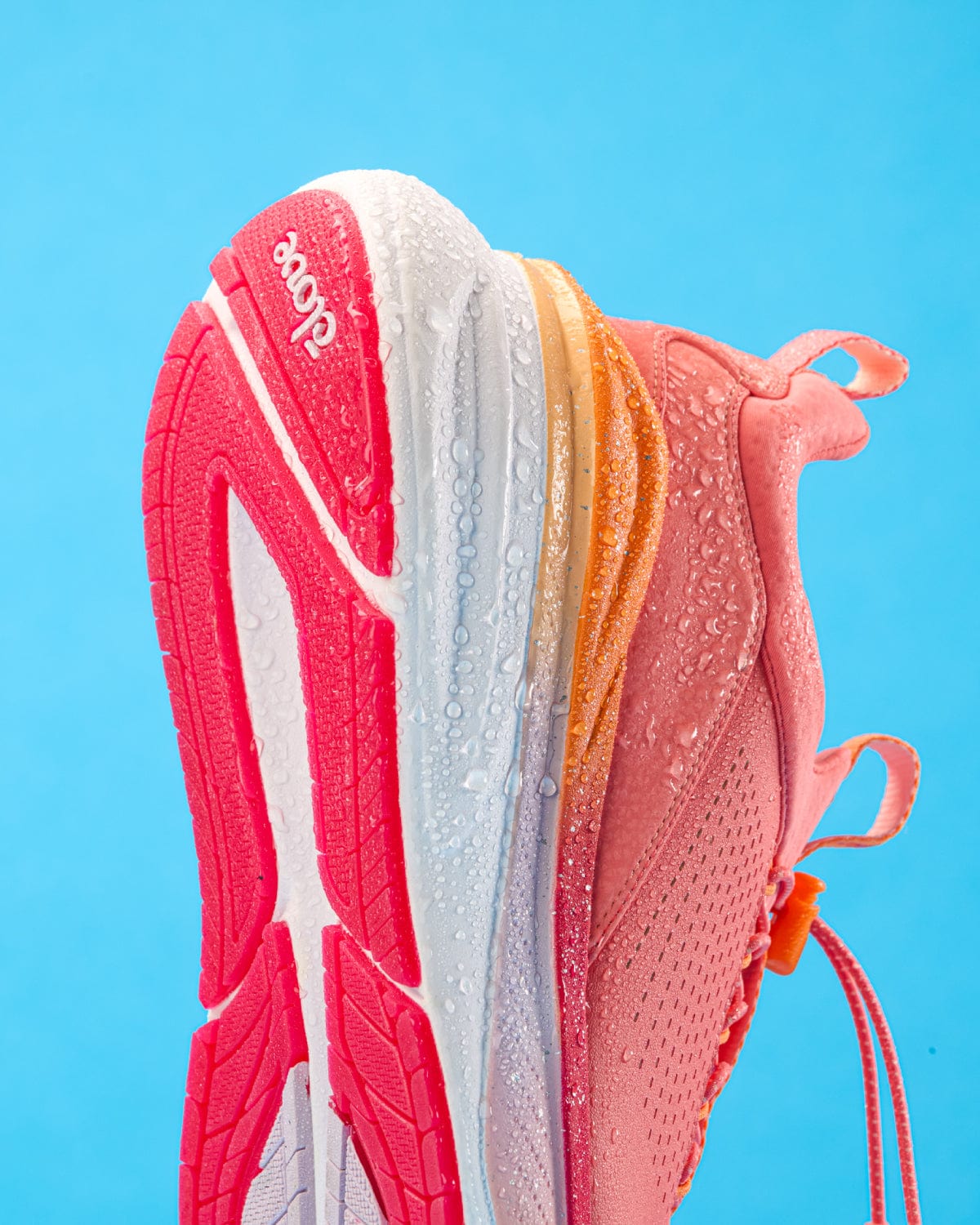 forte-coral-rose-tangerine_Profile_Waterproof_Waterdrops_Action_Shot_blue_Background