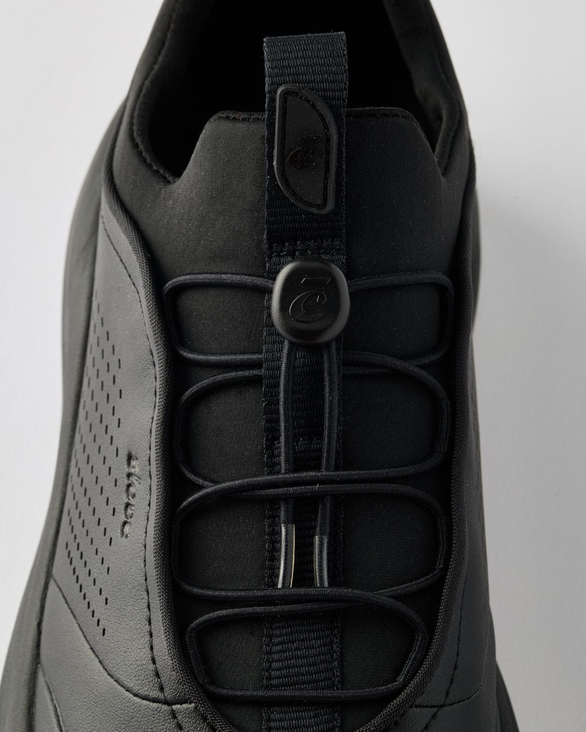 prima-all-black-option_Side_Front_View_Clarino_Waterproof